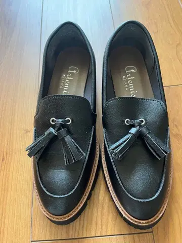 Artemis 태슬 로퍼 블랙