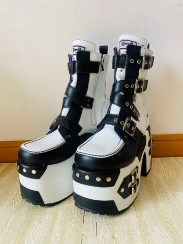 [컨디션 최상] 완판 사이즈!! YOUSUKE 통굽 벨트 찡 장식 부츠