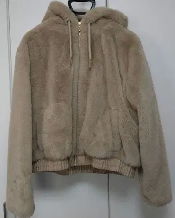 ZARA 후드 부착 퍼 자켓 S 사이즈