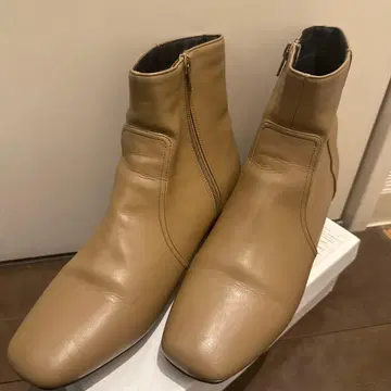 베이지 가죽 숏부츠 지퍼 포함