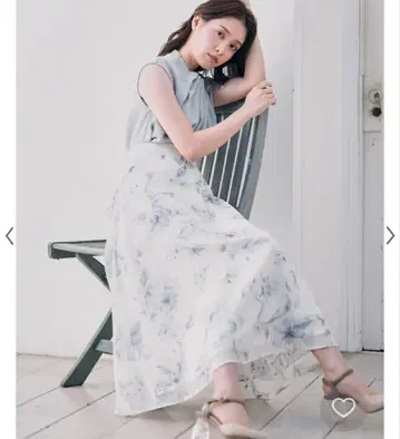 노엘라 3D 플라워 프린트 M 화이트 x 블루