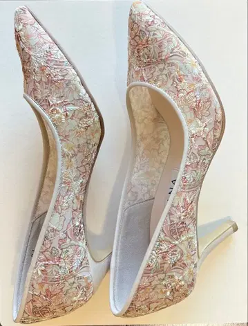 DIANA 꽃무늬 자수 하이힐 21