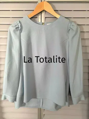 La Totalite 라 토탈리테 7부 소매 블라우스 스카이블루