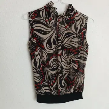 슬리브리스 프릴 장식 상의