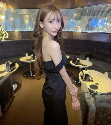 오프숄더 블랙 머메이드 드레스