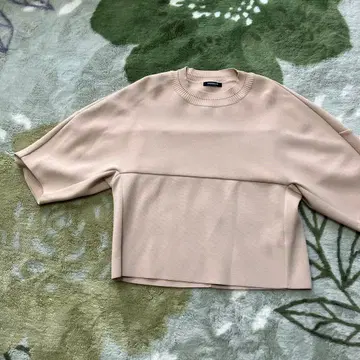 미사용 새상품 MORABITO 프리미어 베이지 오부 소매 크롭 니트