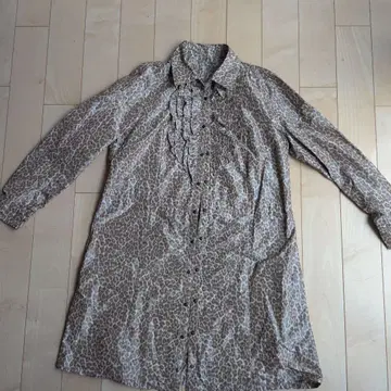 레오파드 무늬 프릴 긴팔 코트