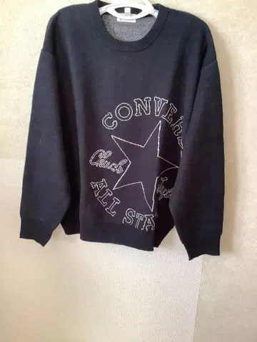 [ 새상품 ] CONVERSE 별 모양 로고 자수 블랙 스웨터