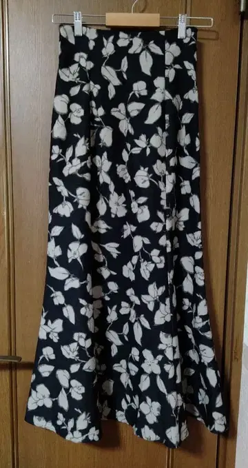 내추럴 뷰티 베이직 자카드지 머메이드 스커트 블랙