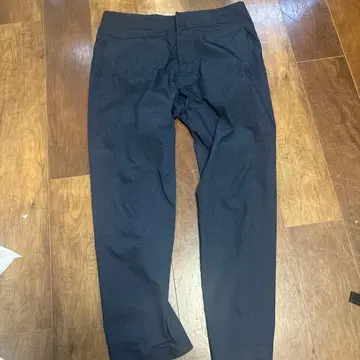 데상트 얼터레인 팬츠