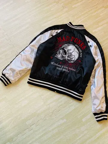 MAD PANKS 스컬 참 자수 스카잔