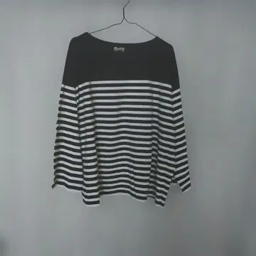 [ 새상품 ] 사만사 모스모스 패널 보더 바스크 티셔츠 블랙/화이트