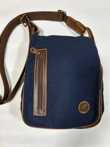 HUNTING WORLD 네이비 숄더백