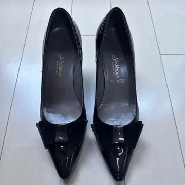 요시노야 블랙 에나멜 리본 포함 펌프스