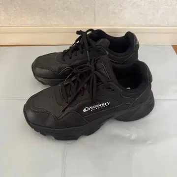 Discovery 블랙 스니커즈