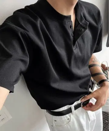 블랙 헨리넥 반팔 티셔츠