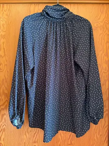 NANO universe 물방울 패턴 리본 포함 긴팔 블라우스