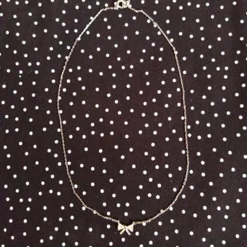 리본 모티브 골드 계열 목걸이