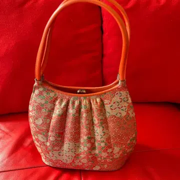 오렌지 계열 꽃무늬 핸드백