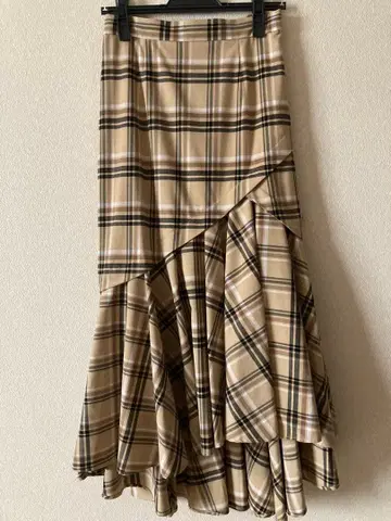릴리 브라운 체크 무늬 머메이드 롱 스커트 베이지