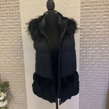 후드 부착 블랙 다운 베스트 인조 모피