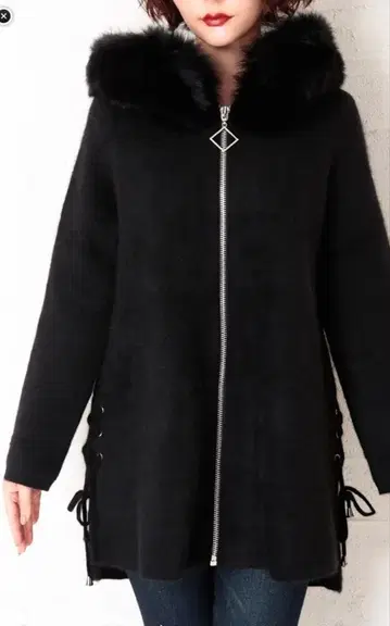 퍼가 달린 후드의 블랙 롱 코트