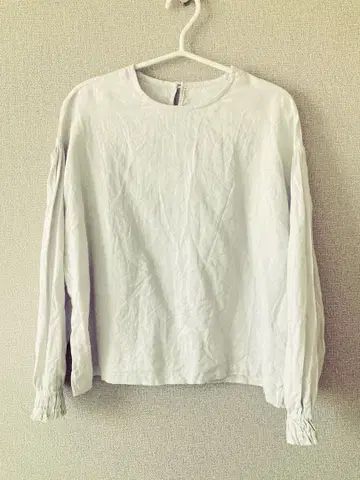 린넨 퍼프 슬리브 블라우스