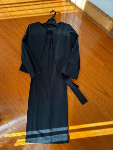 예복 블랙 수트 자켓과 스커트 세트