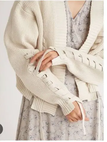 아이보리 레이스업 가디건 프리 사이즈 니트