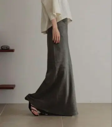 로리즈팜 M 사이즈 스트레치 새틴 스커트