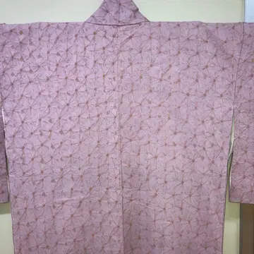 초목 염색 시보리 지 꽃무늬 기모노 옅은 보라색 바탕에 브라운 시보리