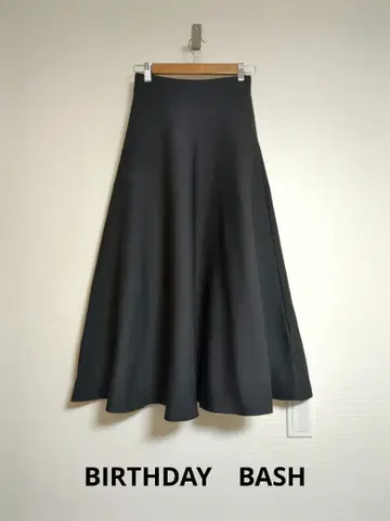 [ 새상품급 ] 벌스데이 바쉬 블랙 본딩 플레어 롱 스커트