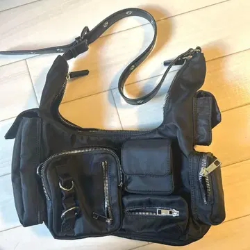 JEANASIS 멀티 포켓 원숄더 BAG 블랙