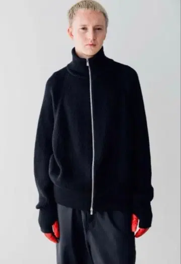 CLESSTE 오버사이즈 하이넥 드라이버스 니트