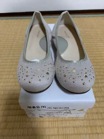 베리코코 비쥬 장식 베이지 플랫슈즈