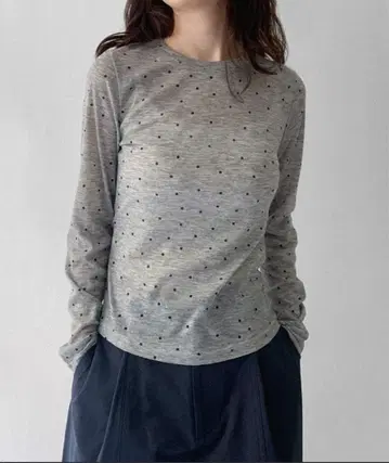 [ on:nue ] 시어 도트 롱 슬리브 티셔츠