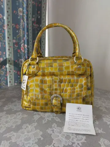 COCCO FIORE 백 미사용 새상품 이탈리아제 가죽 에나멜 가공.