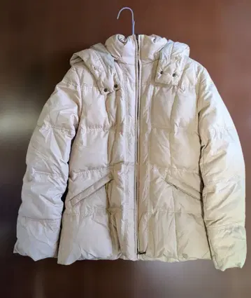 23구 후드 부착 베이지 다운 자켓