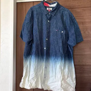 TOMMY HILFIGER 데님 그라데이션 반팔 셔츠