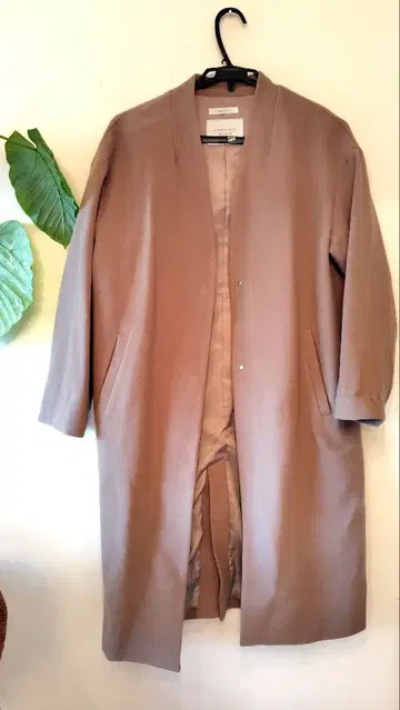 베이지 롱 코트 포켓 부착