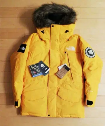 새상품 사이즈 L 언터크 티카 파카 서밋 골드