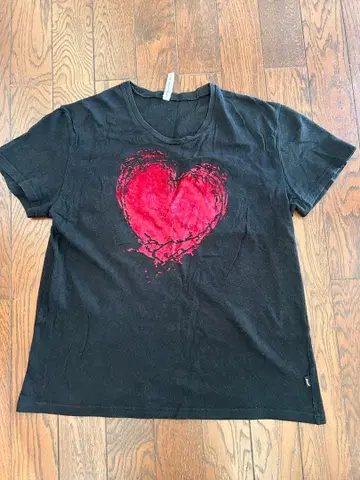 glamb 하트 프린트 블랙 T 셔츠 SIZE 2