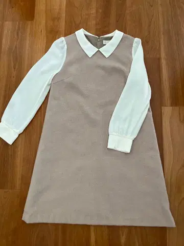 3Y 긴팔 카라 부착 베이지 원피스