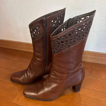 새상품급 브라운 가죽 부츠 컷 아웃 디자인