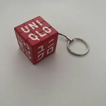 UNIQLO 유니클로 루빅스 큐브 키링 한정판
