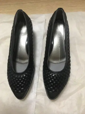 핏핏 블랙 컬러 메쉬 편직 펌프스 23.5cm