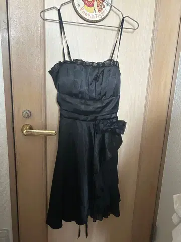 블랙 슬리브리스 원피스 프릴 파티 드레스