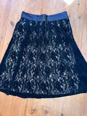 ARTI CHAUT 블랙 레이스 플레어 스커트 38