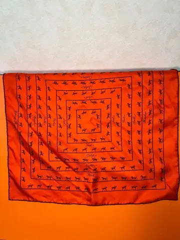 오렌지 기하학 패턴 스카프