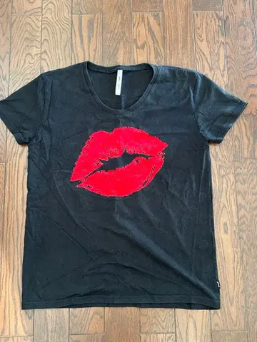 glamb 블랙 T셔츠 빨간 입술 디자인 SIZE2